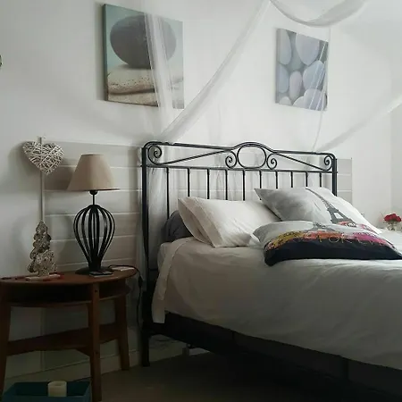 Elsabio Holiday home Arles
